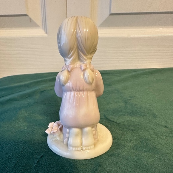 Praying child, porcelain figurine. - Picture 3 of 5